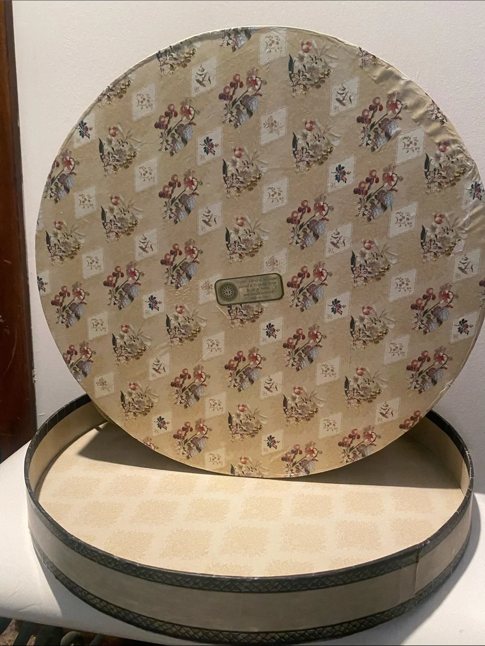 2003 Tri-Coastal Design Large Round Hat Box